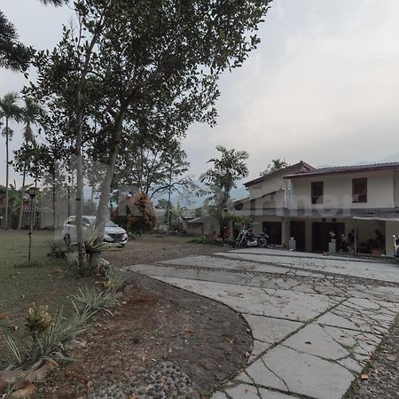 Bens Homestay Mitra Reddoorz Bogor Exterior photo